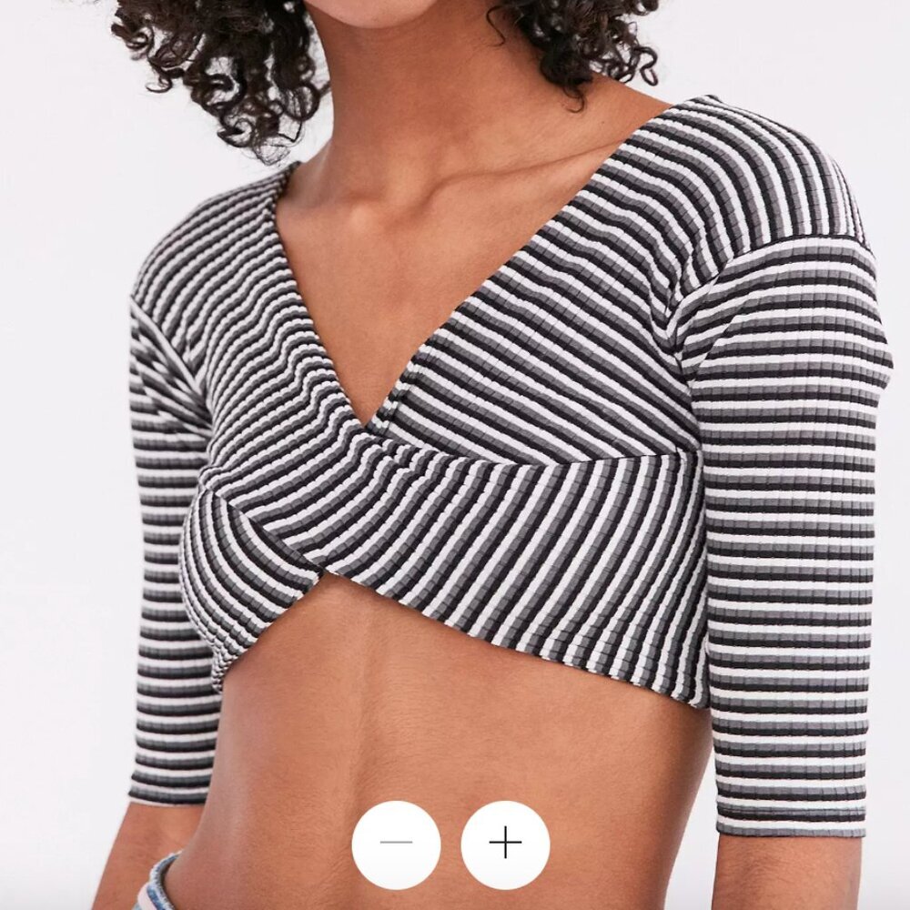 UO Kimchi Blue Don't Get It Twisted Cropped Top Large